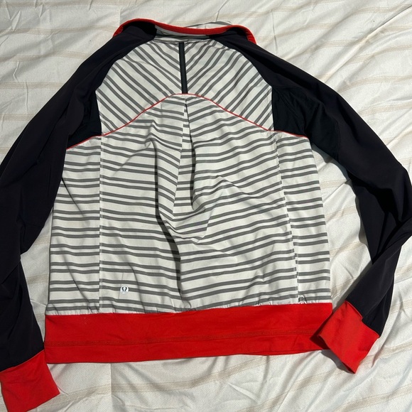 Lululemon Run Track Attack jacket size 6 - Picture 3 of 4